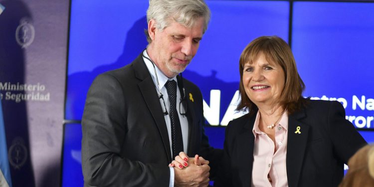 En menos de una semana, ya le cambiaron el nombre al centro antiterrorista anunciado por Bullrich | El Gobierno sigue sin informar quién estará al frente de la nueva estructura