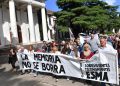 Un abrazo para decir que la memoria no se borra en la exESMA | Contra los avanzados antiderechos del Gobierno