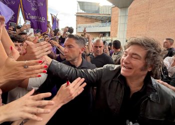 Milei hizo 400 metros en Córdoba | Campaña cuesta arriba y desfile de funcionarios por Córdoba