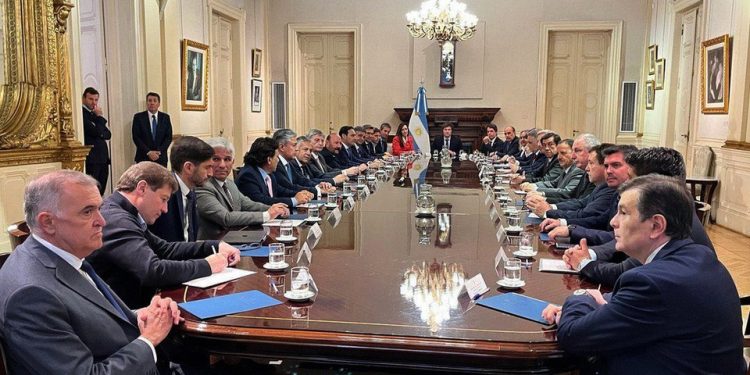 La acotada convocatoria de Milei a los gobernadores | Invitó a los «dialoguistas» a la Casa Rosada