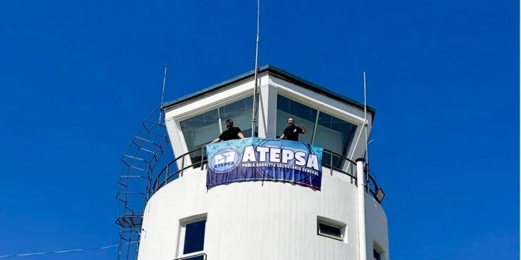 Los controladores aéreos anunciaron nueve paros para noviembre | Reclamo salarial y por condiciones laborales