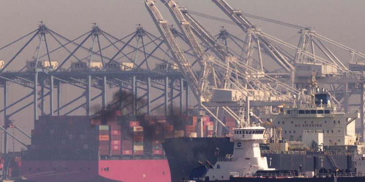 Trump torpedea acuerdo internacional para reducir las emisiones del transporte marítimo | Noticias sobre la crisis climática