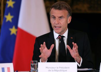 Macron de Francia presenta nuevo gobierno antes de la fecha límite del presupuesto | Política Noticias