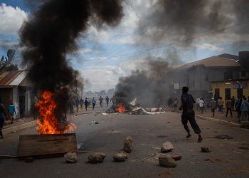 Las protestas por las disputadas elecciones en Tanzania llegan al tercer día y el ejército está desplegado | Elecciones Noticias