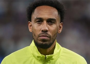 Aubameyang anota cuatro para ayudar a Gabón pero es expulsado