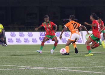 Fruta limita GDF; La policía disfruta de la juerga de goles