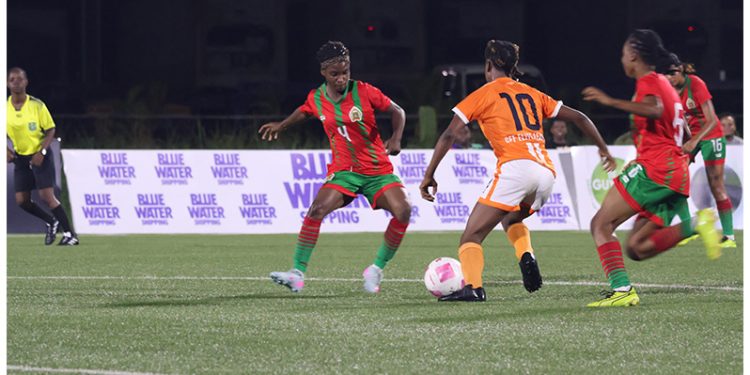 Fruta limita GDF; La policía disfruta de la juerga de goles