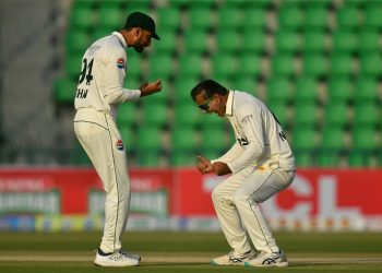 Noman pone a Pakistán al mando en el día de 16 terrenos