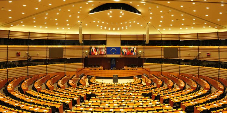 Apple gastó 8 millones de dólares cabildeando ante la UE el año pasado y celebró 76 reuniones