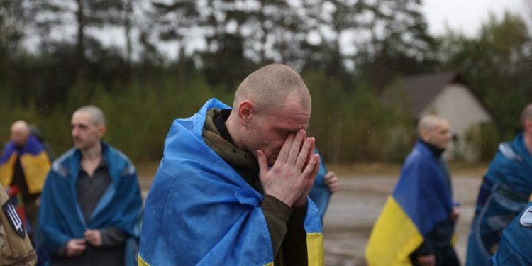 Rusia y Ucrania Realizan Nuevo Intercambio de 185 Prisioneros de Guerra por BANDO | Internacional | Noticias