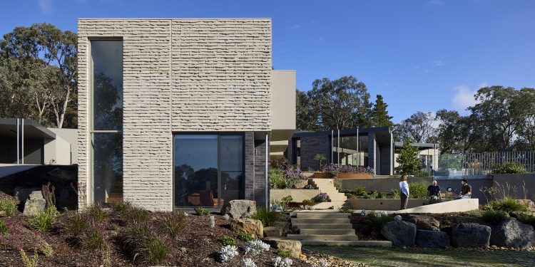 Korinda House / Arquitectura doblada