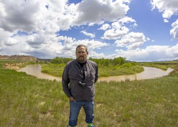 El artista del norte de Cheyenne Bently Spang actúa en el Museo de Arte Zimmerli