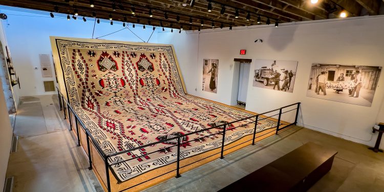 Tejido Diné histórico vinculado a la historia nativa del centro