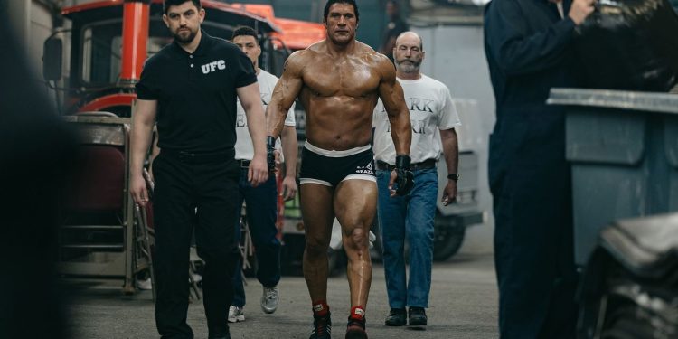 «The Smashing Machine» tira sus golpes