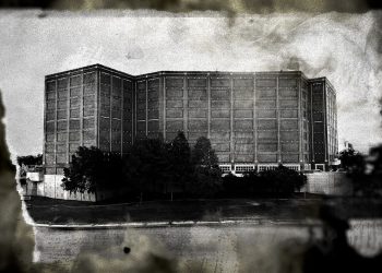 Una acusación musical de la cárcel del condado de Harris en «Criminal»