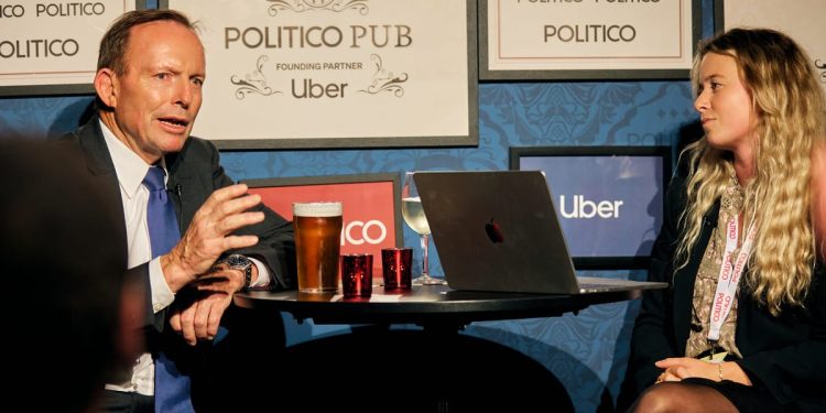 El ex primer ministro australiano ofrece a Gran Bretaña una lección sobre política de inmigración