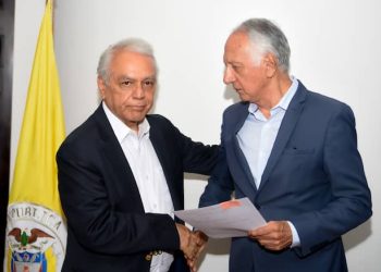 Bernardo Armando Camacho se posesionó como nuevo superintendente de salud