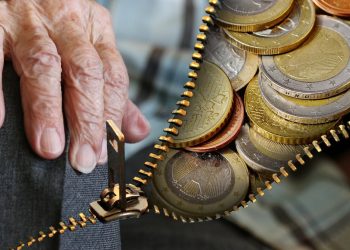 Un jubilado vuelve al trabajo para ayudar a su hijo y debe devolver 6.500 euros por un simple error: “Es muy difícil llegar a ellos”