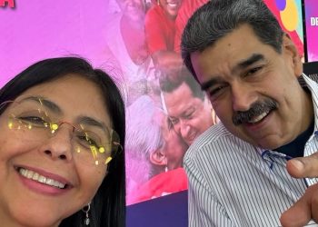 Delcy Rodríguez explota contra el Miami Herald y niega liderar el Gobierno sin Nicolás Maduro