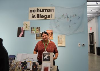 Las imágenes de inmigrantes y de protesta brillan en el Festel de Photobook de Nueva York