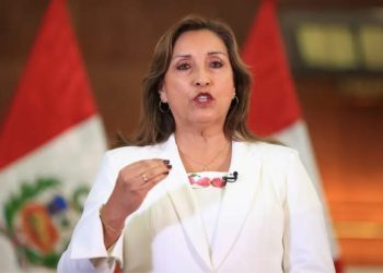 Congreso de Perú debate mociones para destituir a Dina Boluarte