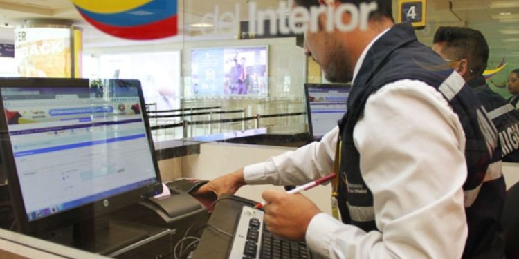 Ecuador refuerza control migratorio ¿Cuántos extranjeros fueron inadmitidos en 8 días?