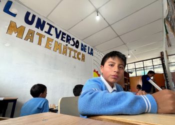Niño Ecuatoriano de Cotopaxi Sorprende con Medalla de Oro en binacional de matemática