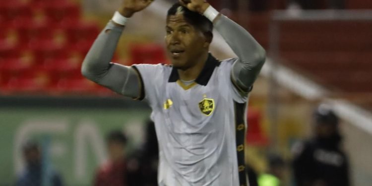 Aucas triunfa agonicamente ante Deportivo Cuenca en la liguilla por Sudamericana