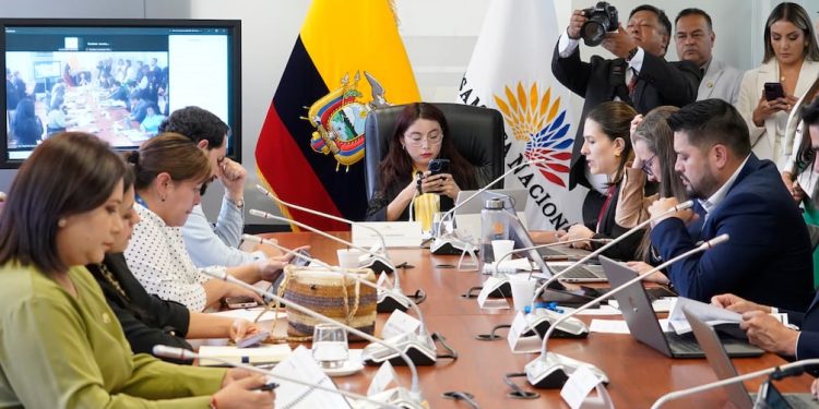 ADN Aprueba Informe para Segundo debate del proyecto de ley de contratación Pública, que reviviría textos de la ley de integridad pública | Política | Noticias