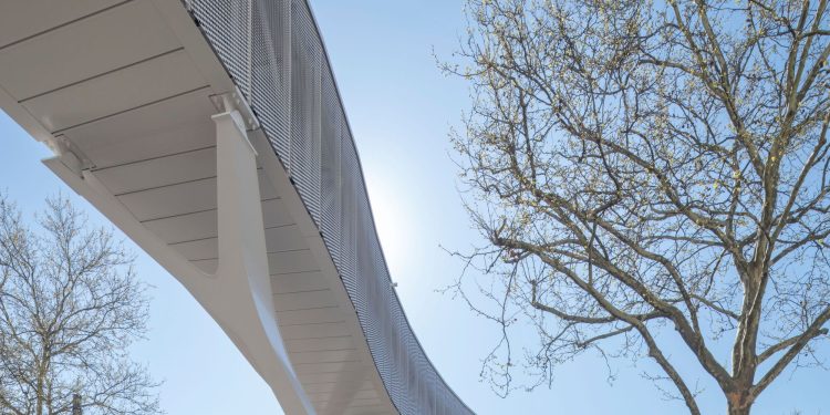 Puente Hospital Municipal Karlsruhe / Caspar Schols