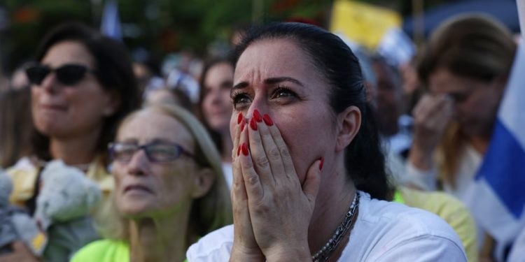 Hamás liberó al primer grupo de siete rehenes, que ya están en manos de la Cruz Roja | EN VIVO | Israel | Última hora del viaje de Donald Trump para firmar la paz en Gaza en Egipto y más noticias | MUNDO