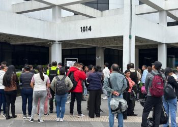 Largas filas en Quito para obtener una cédula a menos de un mes de la consulta popular | Ecuador | Noticias
