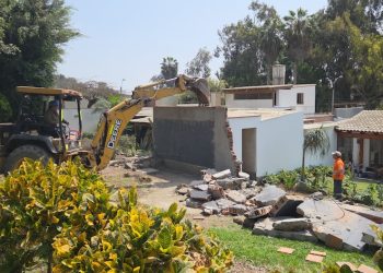 Surco Inicia RECUPERACIÓN DE ESPACIOS PUBLICOS EN LOS ÁRAMOS: VECINOS DIVIDIDOS ENTRE RESPALDO Y QUEJAS POR DEMólicos | Lima