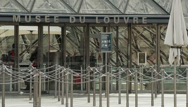 Los posibles errores que facilitaron el robo en el Museo del Louvre | noticias hoy