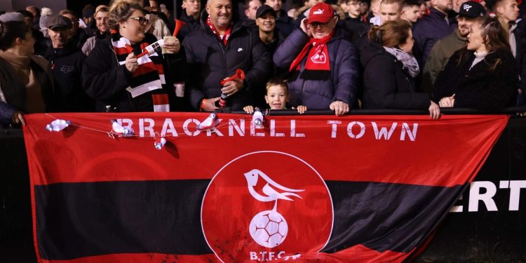 El entrenador que no pertenece a la Liga y que no quiere que sus jugadores beban alcohol. ¿Tiene algo de razón?