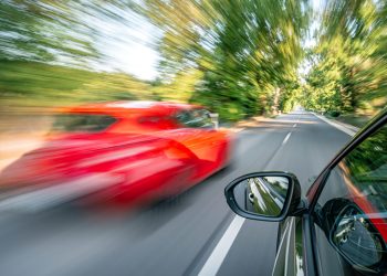 El modo “Mad Max” de Tesla ahora está bajo escrutinio federal