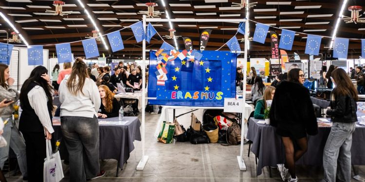 La UE planea ampliar el programa Erasmus a los países del sur del Mediterráneo – POLITICO