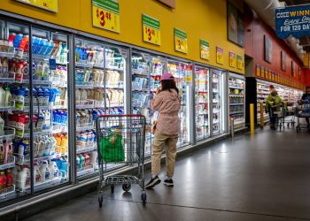 Tres cuartas partes de los estadounidenses dicen que los precios diarios están aumentando, a pesar de que Trump dice que la inflación ha terminado