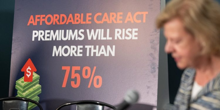 Por qué los precios de Obamacare podrían aumentar para millones el próximo año