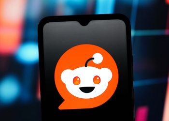 Demanda: Reddit sorprendió a Perplexity robando datos de los resultados de Google “con las manos en la masa”