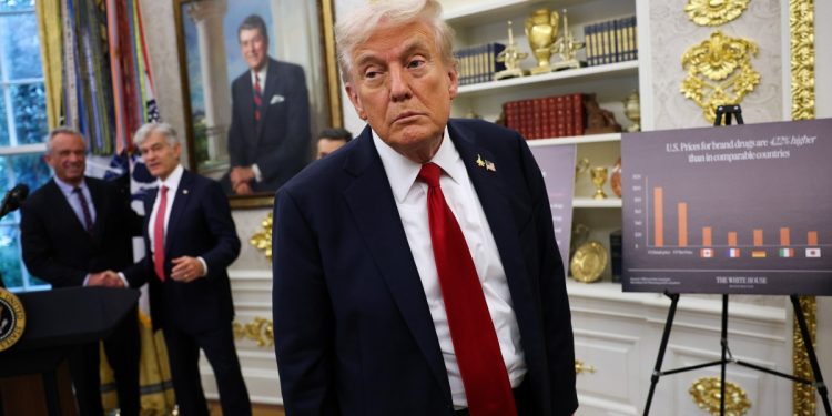 ¿Qué es Trump RX y me ahorrará dinero en medicamentos recetados?