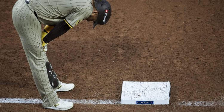 José Iglesias y Xander Bogaerts de los Padres sancionados por interacción con el árbitro después de la pérdida del comodín