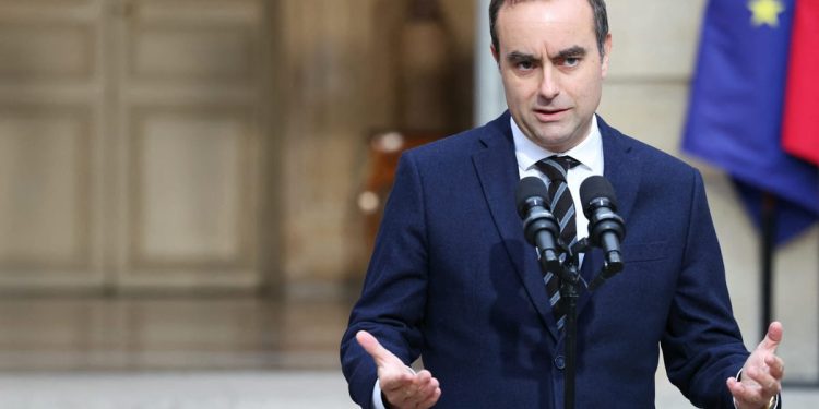 El nuevo PM francés Lecornu presenta el gobierno – Político