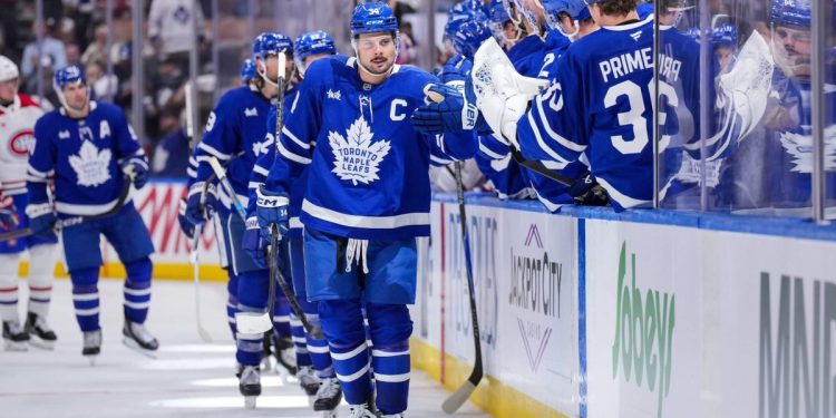 Lo que vimos en el primer partido de temporada de Leafs: Rielly y Matthews brillan, los recién llegados decepcionan