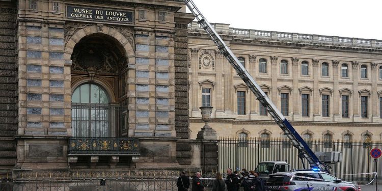 Robo del Louvre: cómo los ladrones llevaron a cabo el robo de joyas 'invaluables'