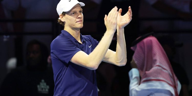 Jannik Sinner vence a Carlos Alcaraz y gana 6 millones de dólares en premios del Six Kings Slam