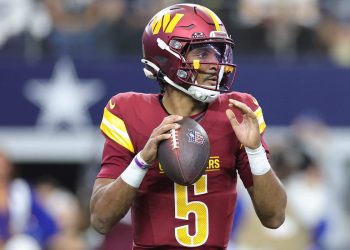 Commanders QB Jayden Daniels sale con lesión en el tendón de la corva contra los Cowboys