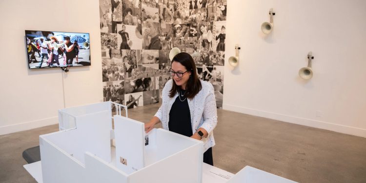 El director del museo de California dimite después de que la universidad retirara obras de arte “políticas”