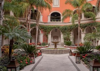 Dónde comer, quedarse y jugar en San Miguel de Allende para disfrutar de un diseño colorido y cafés animados