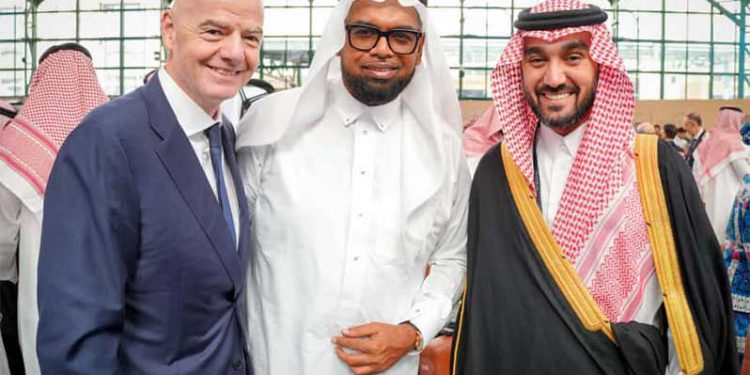 El presidente Ali y el presidente de la FIFA avanzan en el plan para minicampos de fútbol en el interior del país